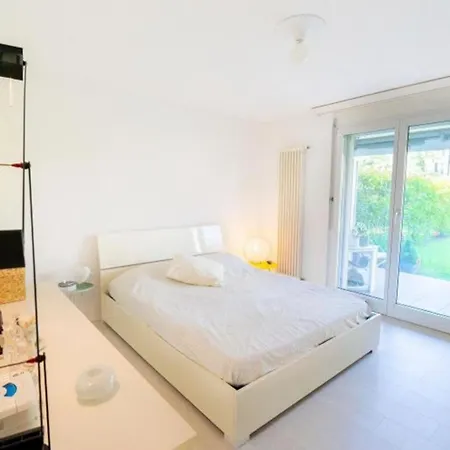 Isola Familienfreundliche Sonnige Mit 100m2 Eigenem Garten & Klimaanlage Appartamento