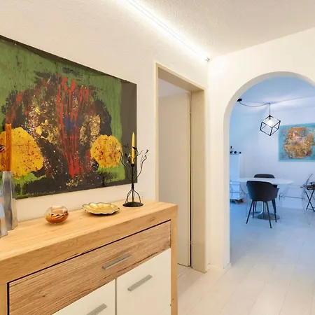 Appartamento Isola Familienfreundliche Sonnige Mit 100m2 Eigenem Garten & Klimaanlage