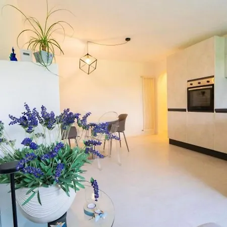 Isola Familienfreundliche Sonnige Mit 100m2 Eigenem Garten & Klimaanlage *